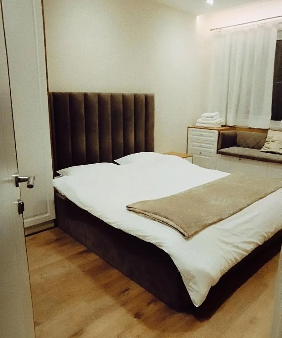 Family Home 티라나